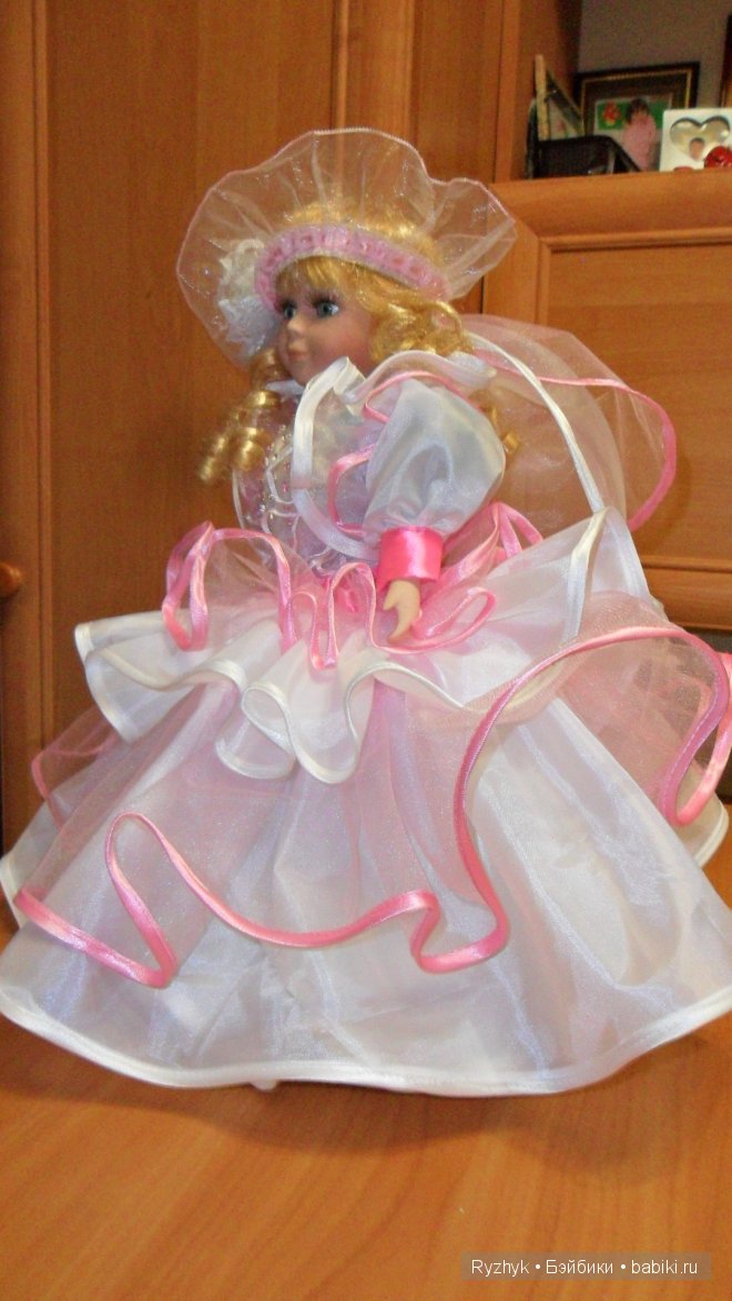 Платье для куклы на свадебную машину