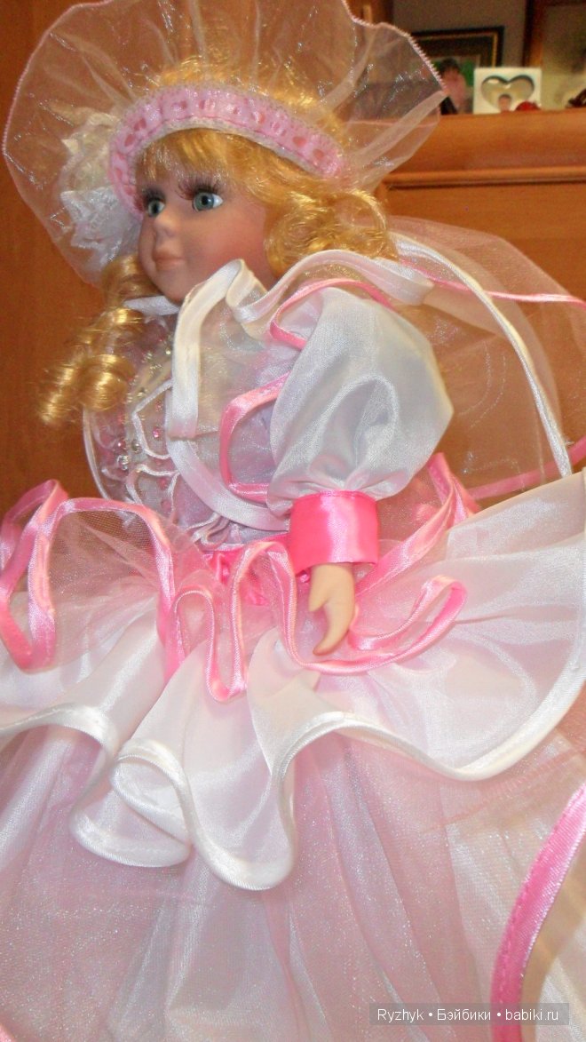 Платье для куклы на свадебную машину