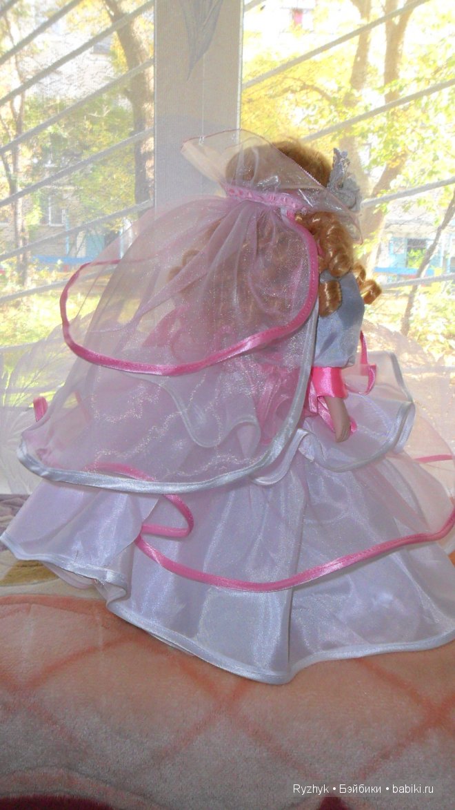 Платье для куклы на свадебную машину