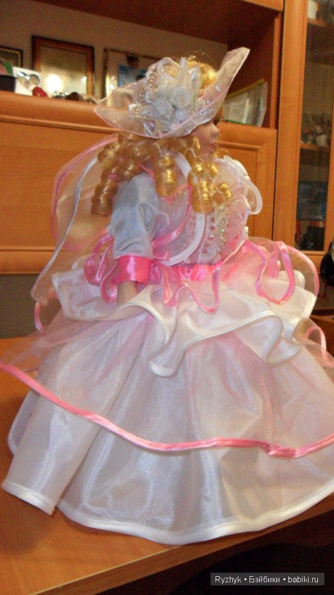 Платье для куклы на свадебную машину