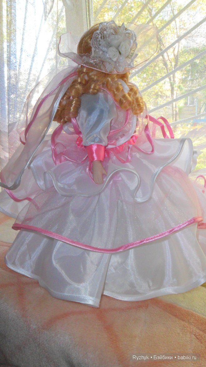 Платье для куклы на свадебную машину