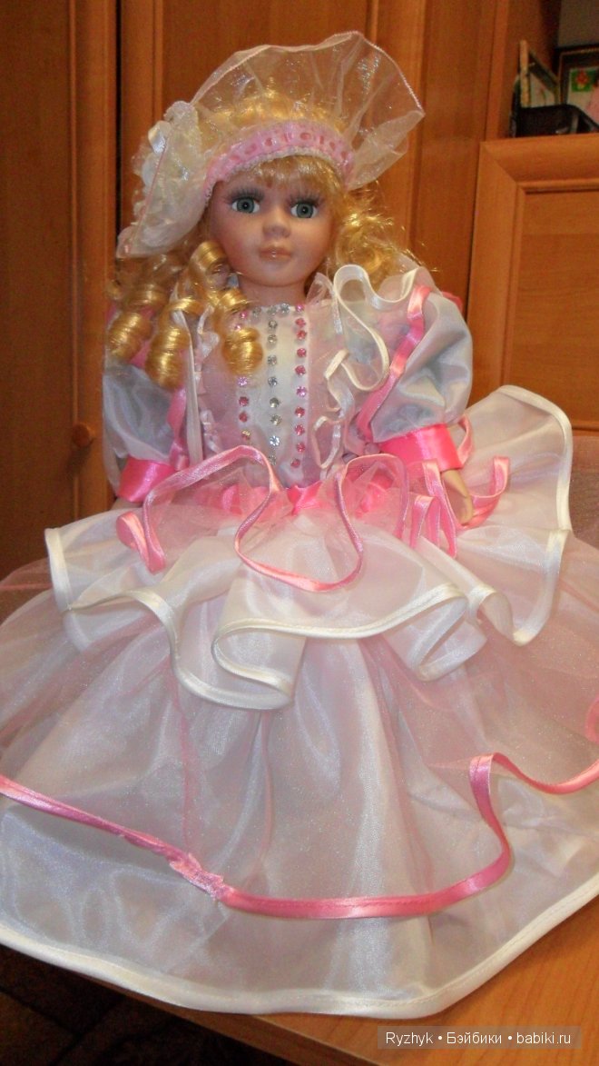 Платье для куклы на свадебную машину