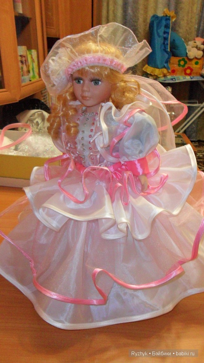 Платье для куклы на свадебную машину