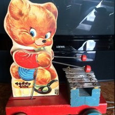 Каталка Teddy Zoli с ксилофоном, 1950 г Каталка Teddy Zoli с ксилофоном, 1950 г