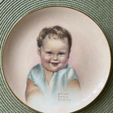 Винтажная фарфоровая тарелка с малышом