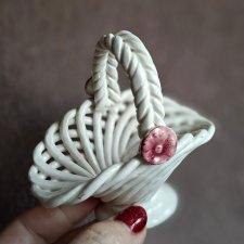 Старинная фарфоровая корзиночка для куклы