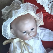 Малютка Анна Павлова в корзинке