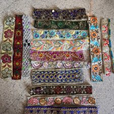Лот из отрезков старинной индийской тесьмы