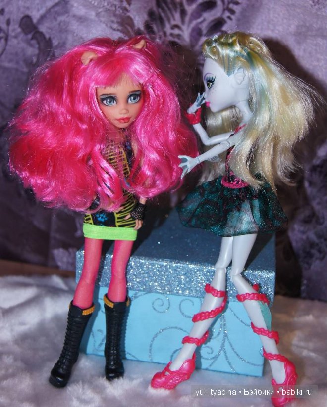 Только недавно полюбила кукол Монстер хай. И вот теперь у нас живет Холуин с ООАК от Марии Хоризиной
