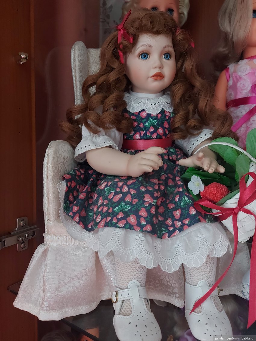 А у меня уже много лет Клубничка живёт из этой серии)