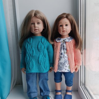 Две сестрички.