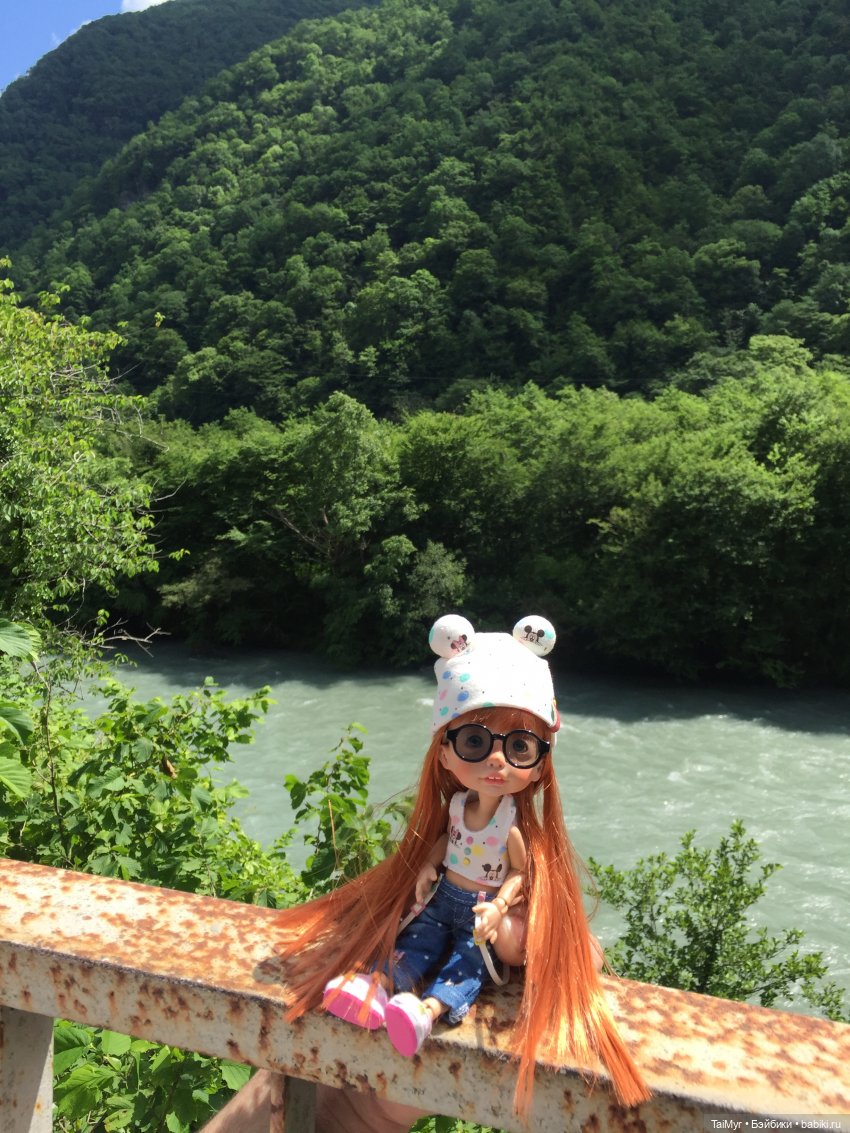 Путешествие Люсеньки на озеро Рица.( часть 1)