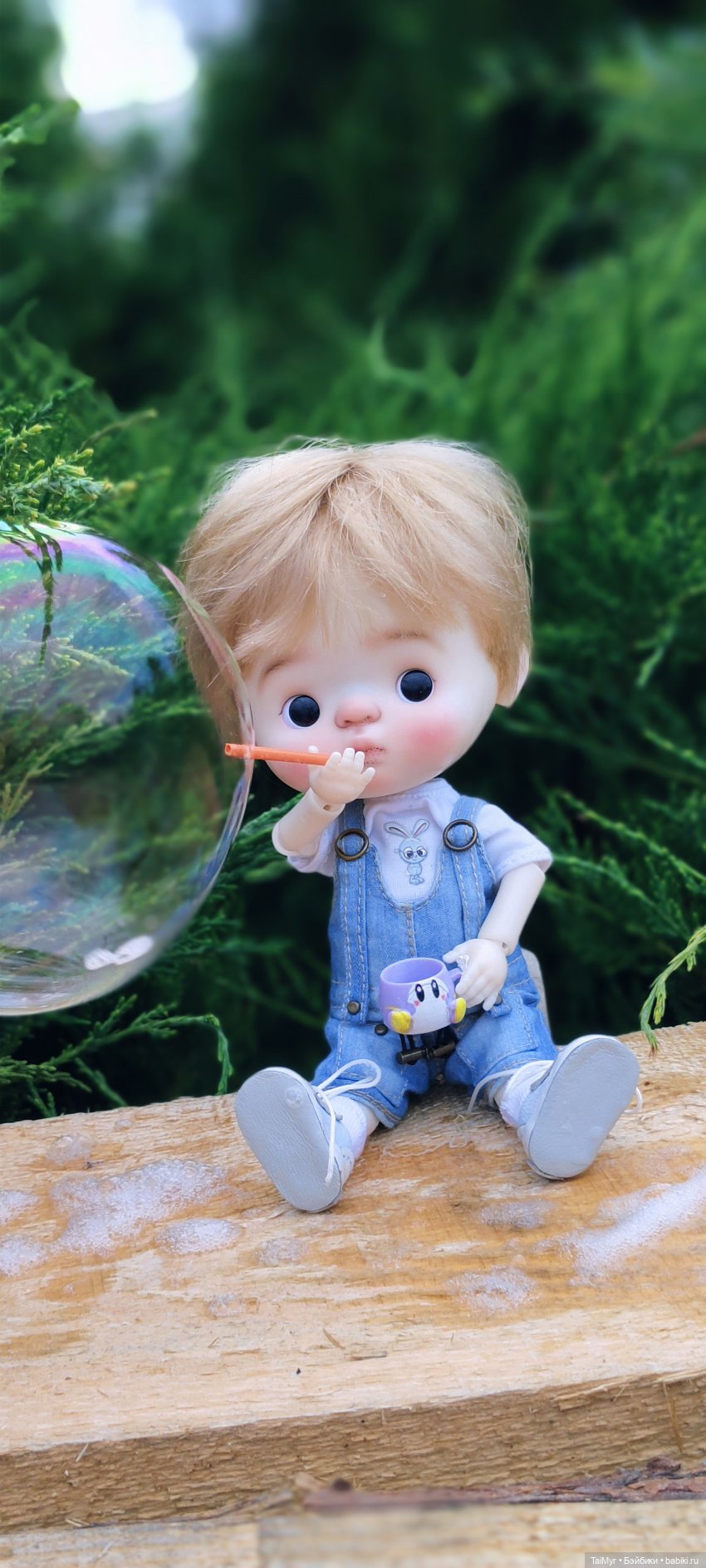 Малышка Китти отдыхает на даче