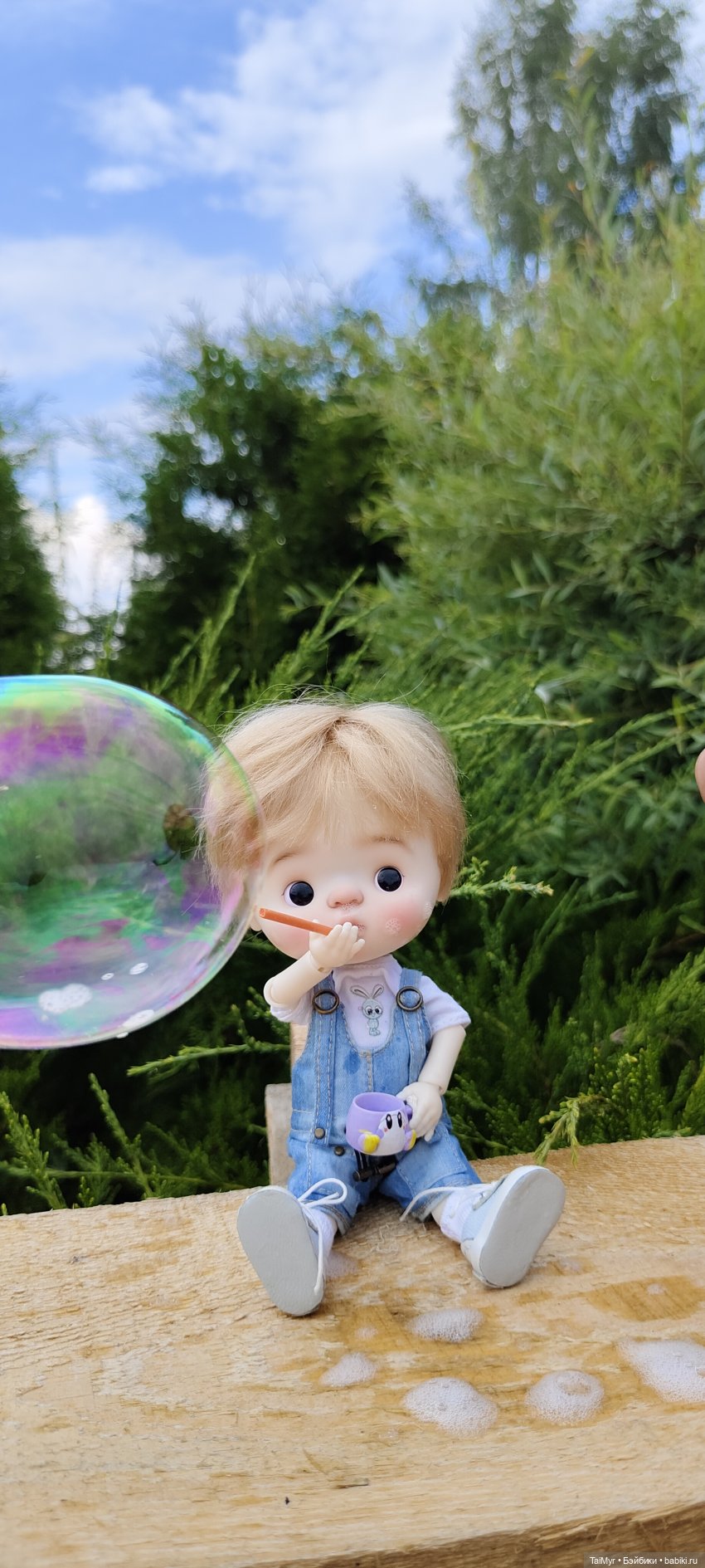 Малышка Китти отдыхает на даче