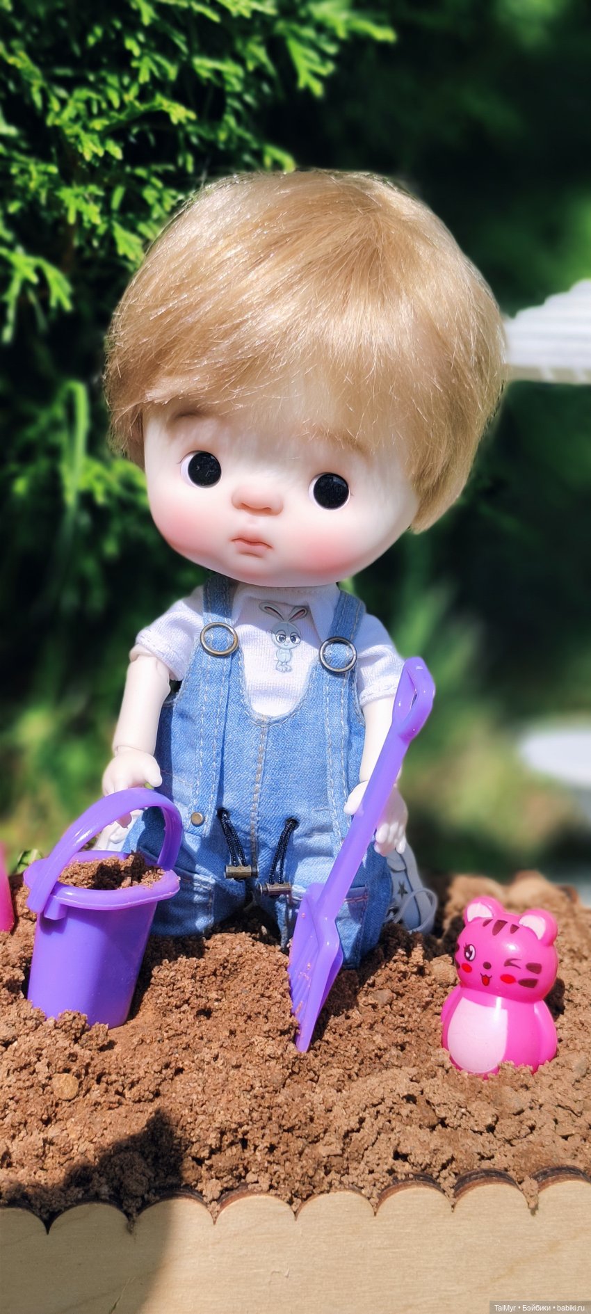 Малышка Китти отдыхает на даче (фото 3)