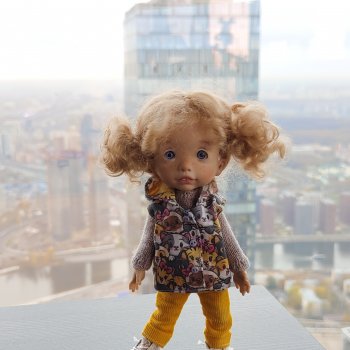 Люсенька на башне Сити