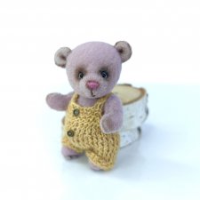 Розовый малыш мишка Тедди.