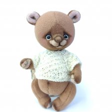 Мишка в свитере.