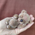 Весенний просыпающийся медвежонок.