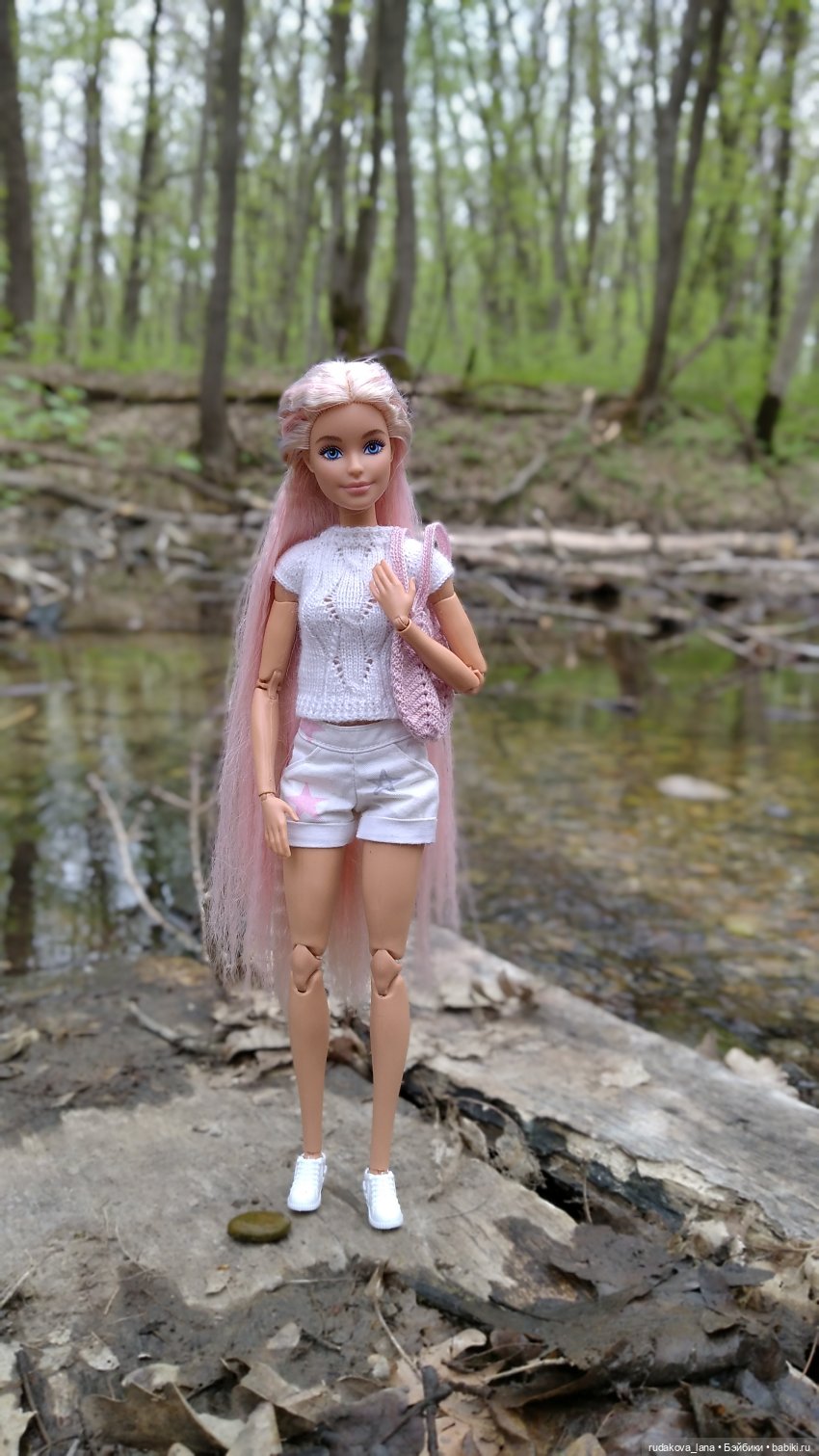 У нас тоже есть родник, и так подходит для фото моей красавицы