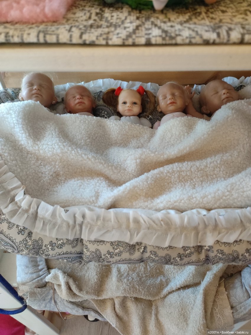 Как живут мои куколки — Коллекции игровых кукол (Playline): фото полок (фото 2)