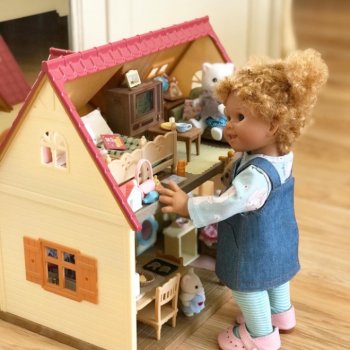 Игрушки,аксессуары и домики для кукол!