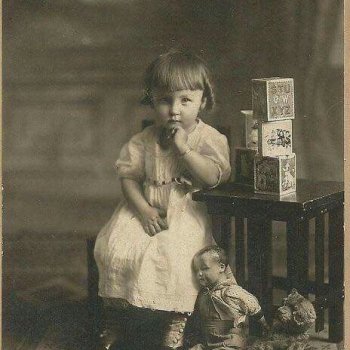 Антикварные и куклы и детки !