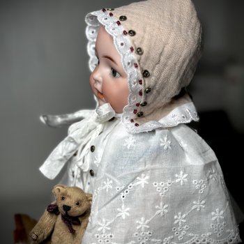 Шью на антикварную куклу 🧵