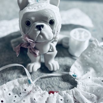 Шью в антикварном стиле ,на собачку 🧵