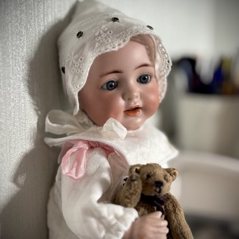 Шью на свою куколку 🧵