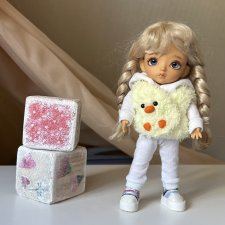 Безрукавки на желтую лати и кукол подобного размера-16 см