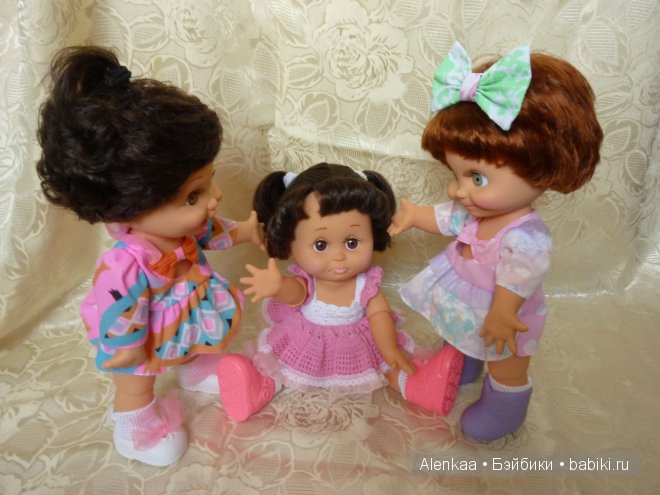 Девочки успокаивают Робин: -- Не беспокойся, скоро нас перетянут!