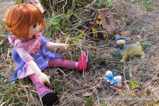 Прогулка Молли ( кукла БЖД) и встреча со смурфиками + влюбленная парочка уточек