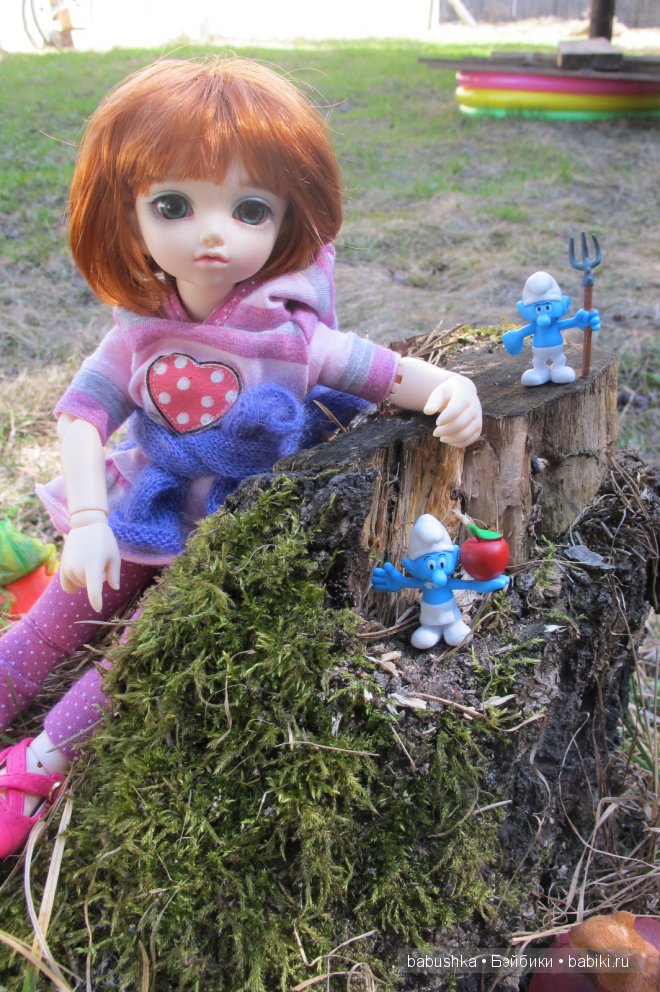 Прогулка Молли ( кукла БЖД) и встреча со смурфиками + влюбленная парочка уточек