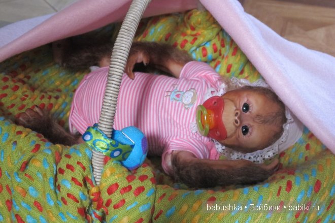 Прогулка дочкиной обезьянки-реборна Нямочки (фото 10)