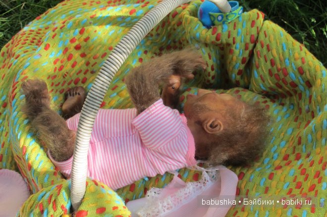 Прогулка дочкиной обезьянки-реборна Нямочки