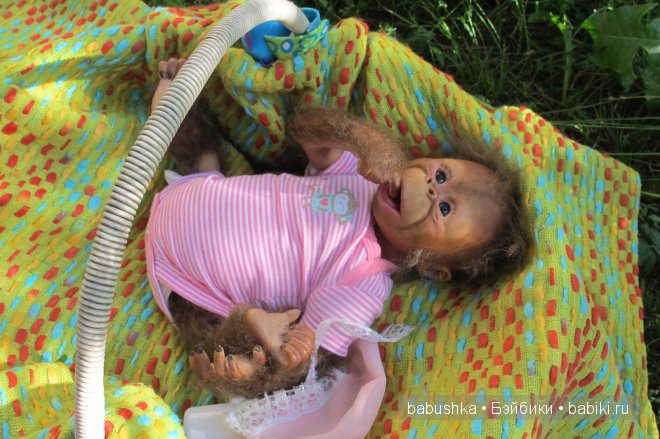 Прогулка дочкиной обезьянки-реборна Нямочки