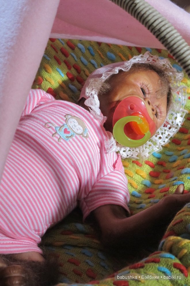 Прогулка дочкиной обезьянки-реборна Нямочки