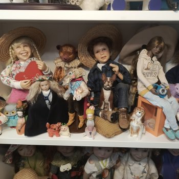 Жизнь на кукольной полке