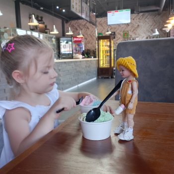 У кого мороженное вкуснее?!