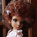 Новые наряды Лолы, Kaye Wiggs