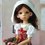 Мона в красном