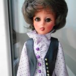 Изящная немецкая кукла в стильном наряде