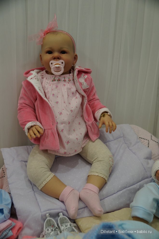 Очень понравилась своей необычностью малышка Любови Фирсовой Кэти-Мэри, ведь мы уже привыкли видеть ее подросшей и с прекрасной шевелюрой. А здесь она предстала совсем малышкой и, как это часто бывает, совсем лысик. Очень понравилась своей необычностью малышка Любови Фирсовой Кэти-Мэри, ведь мы уже привыкли видеть ее подросшей и с прекрасной шевелюрой. А здесь она предстала совсем малышкой и, как это часто бывает, совсем лысик.