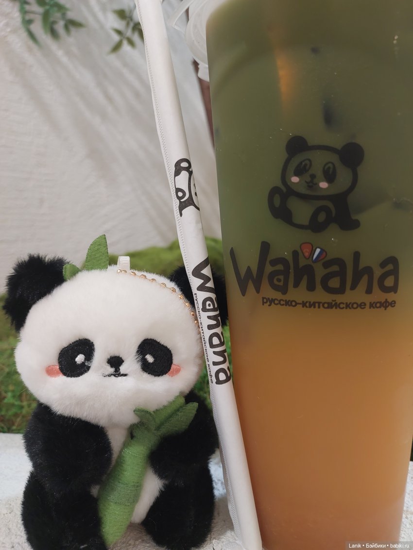 Черно-белая панда любит чай.