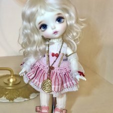 Белый кролик Emily из релиза Алиса в стране Чудес