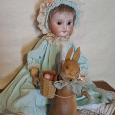 Зайчик -бонбоньерка с корзинкой в антикварном стиле