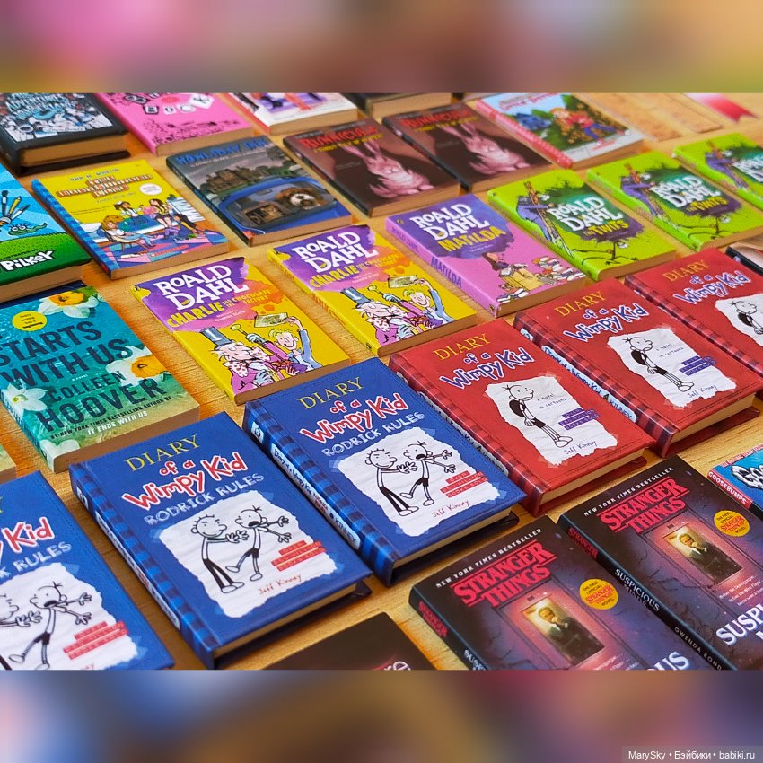 Распаковка полной коробочки шариков Zuru с миниатюрными книжками