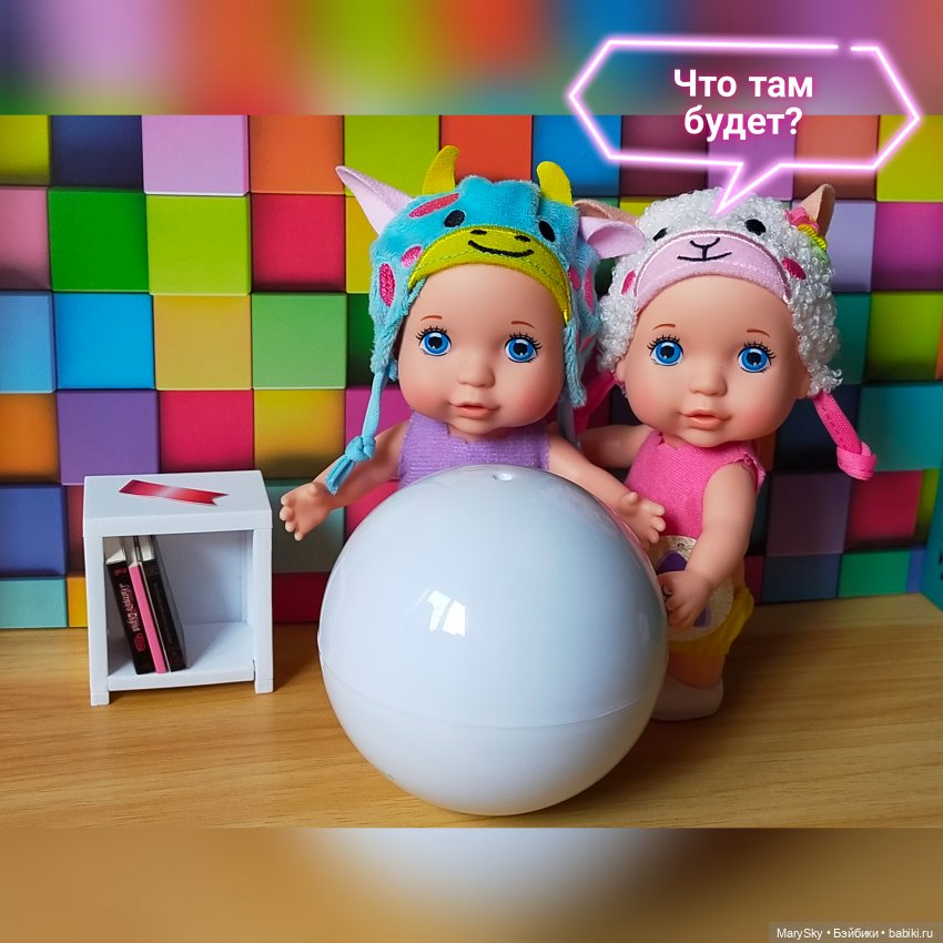 Распаковка полной коробочки шариков Zuru с миниатюрными книжками