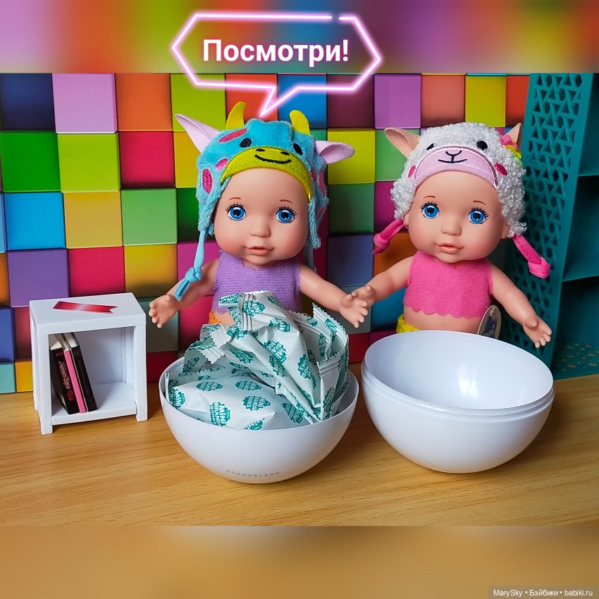 Распаковка полной коробочки шариков Zuru с миниатюрными книжками